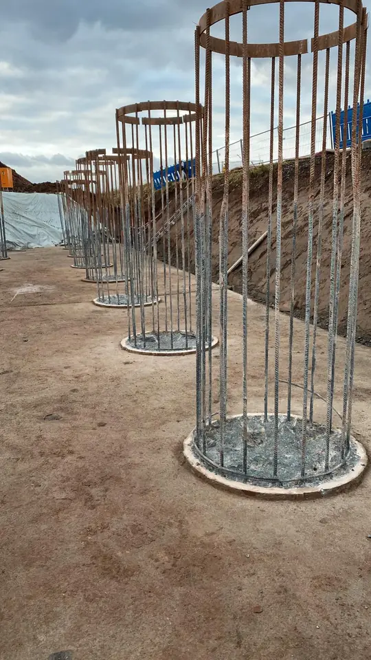 Bohrpfahlköpfe sauber auf Sollhöhe gekappt
